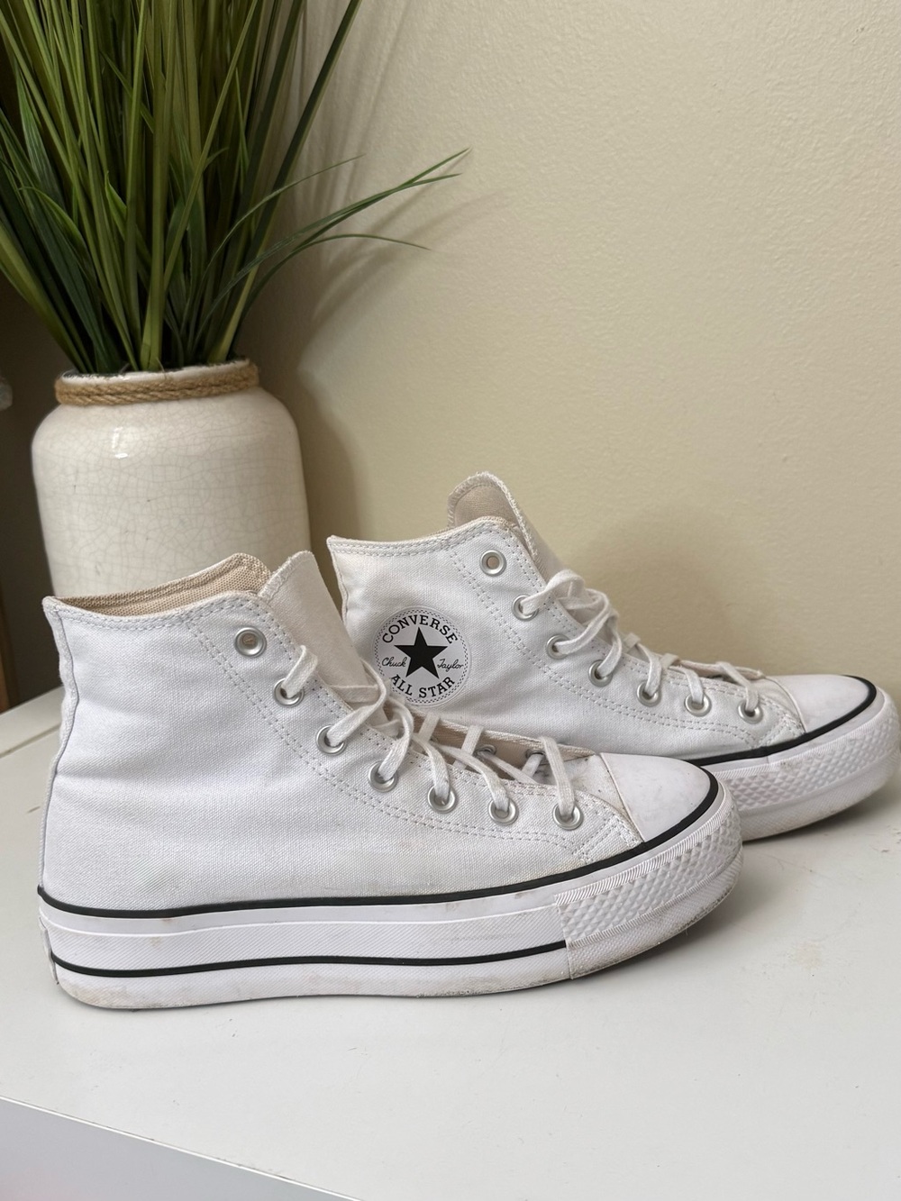 Converse Chuck Taylor All Star White Platform Lift Sneaker Shoes Size 8.5 Womens